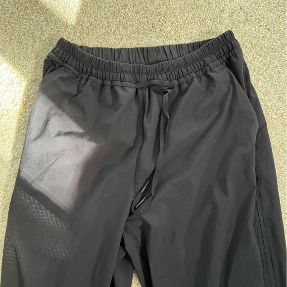 Lululemon Cropped Joggers - Picture 3 of 4